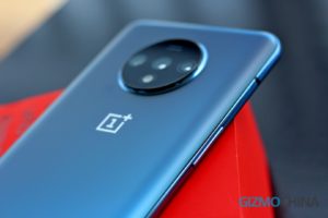 Na raspolaganju je OnePlus 7T tipka za jačinu zvuka