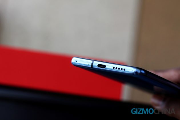 OnePlus 7T ruke na USB-u C