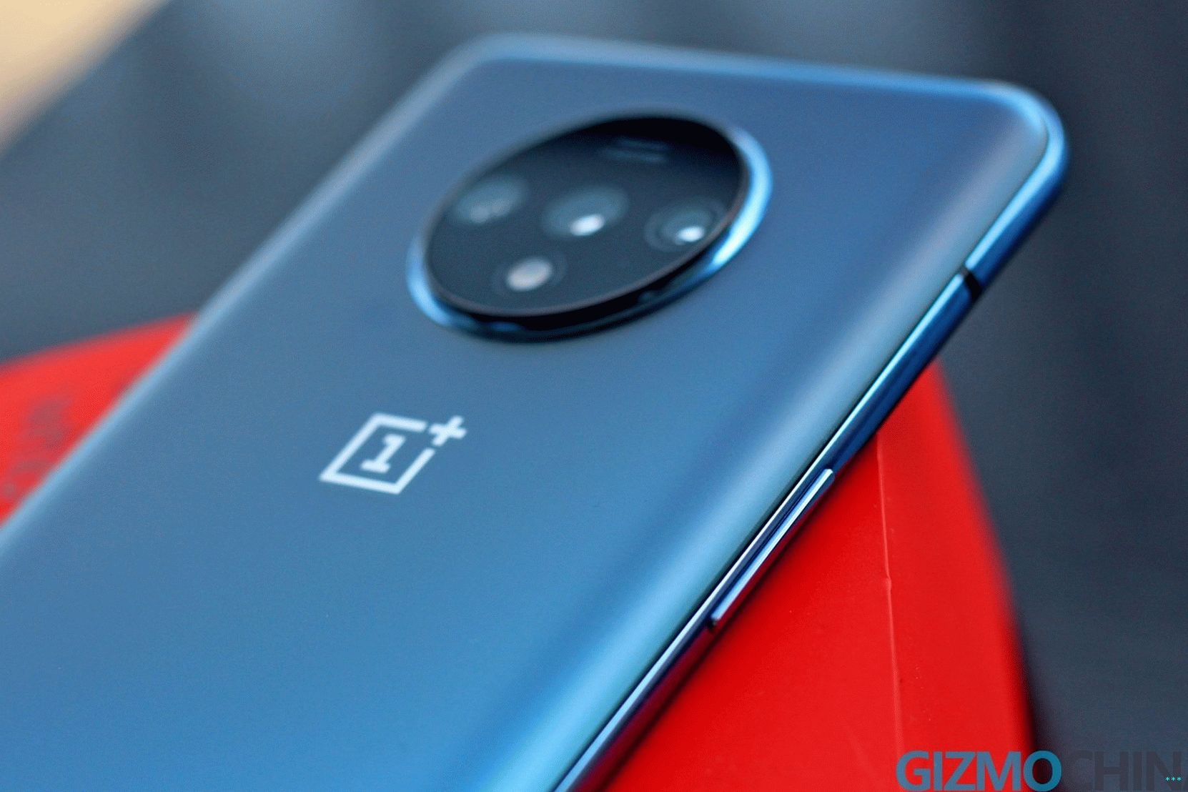 Na raspolaganju je OnePlus 7T tipka za jačinu zvuka